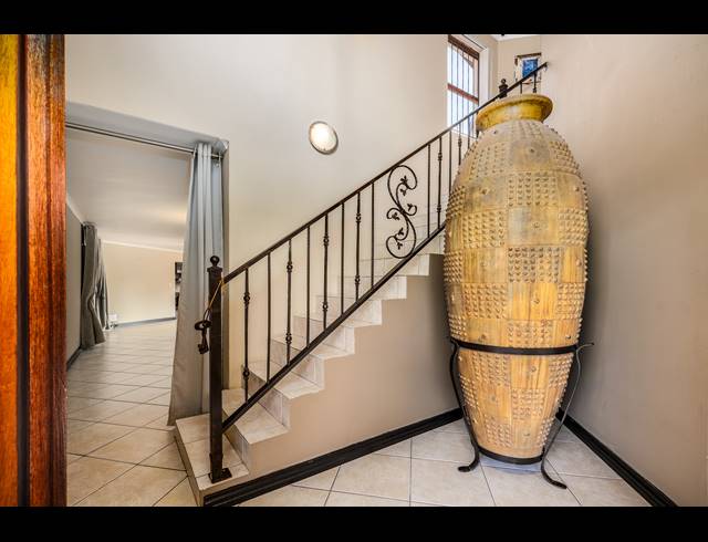 7 BEDROOM FREEHOLD FOR SALE IN EVERSDAL HEIGHTS